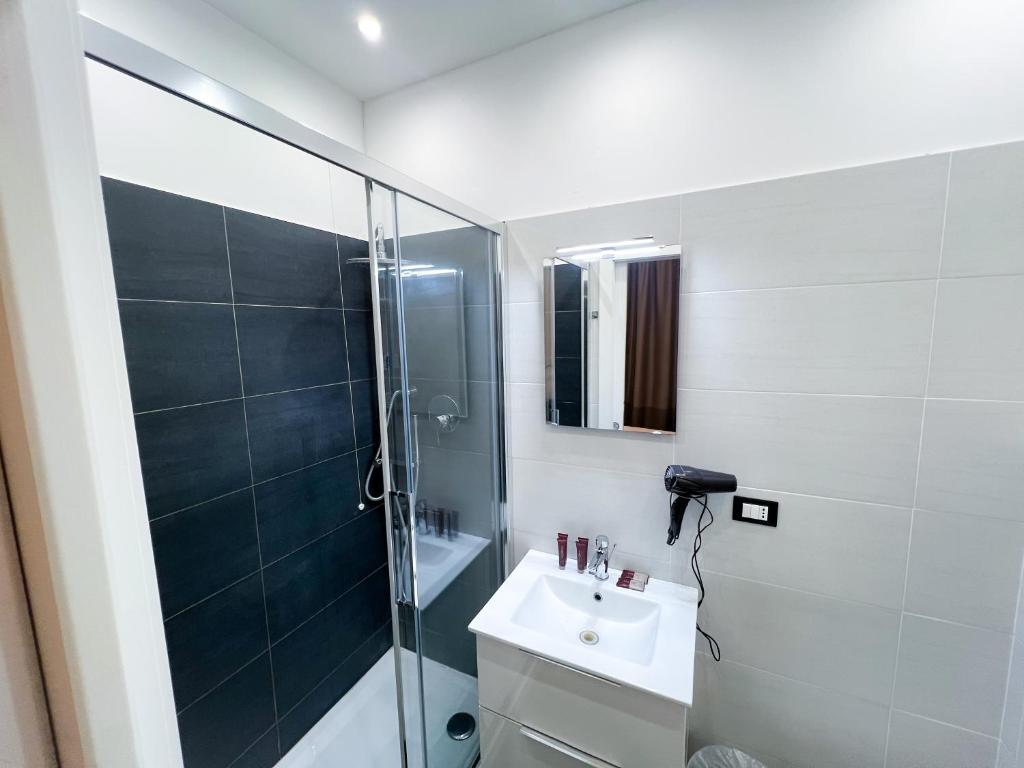 Hotel RossoVino Milano — camera Matrimoniale con bagno privato — dettaglio 5